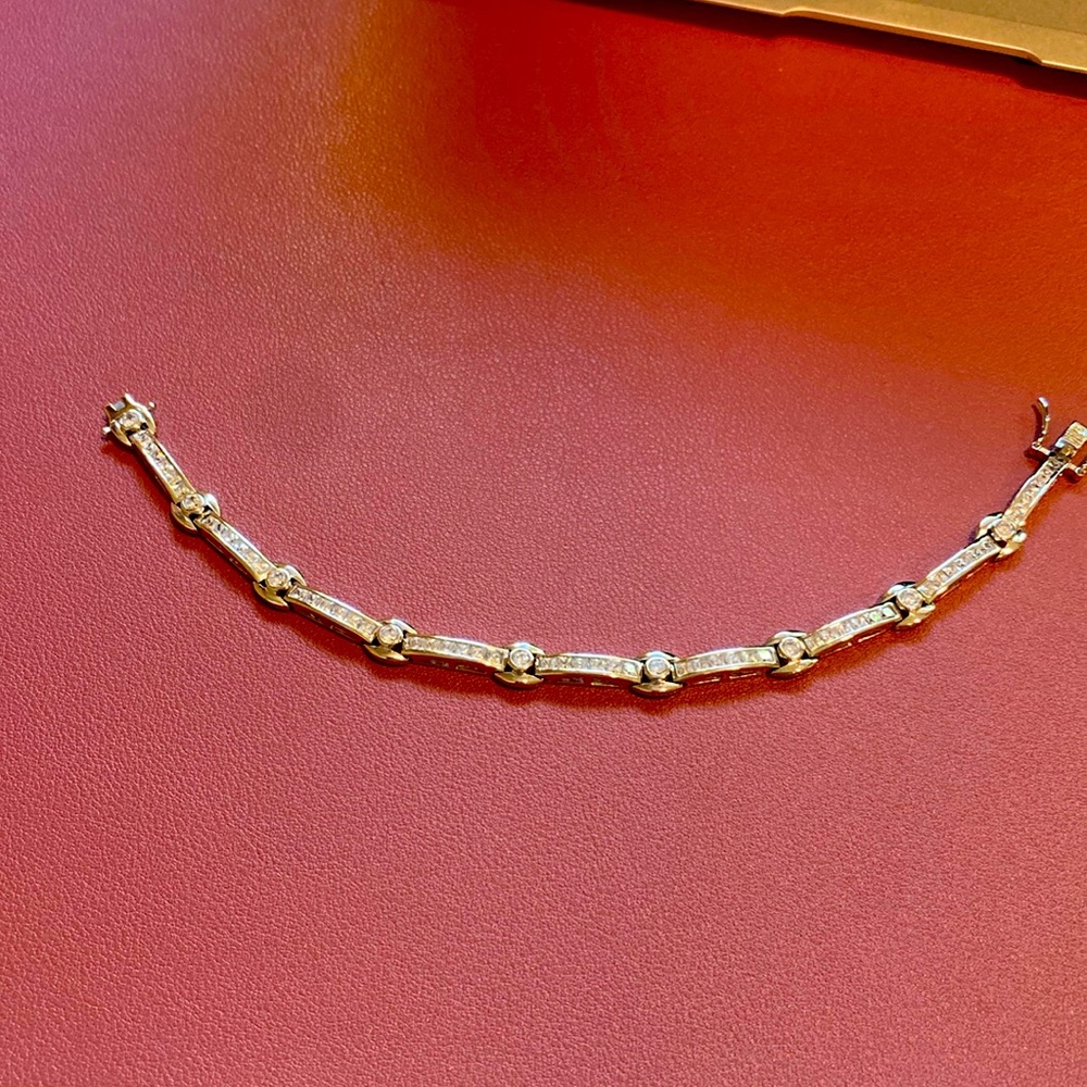 Rhinestone bracelet 8 inches